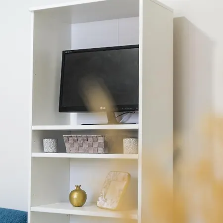 Athenais Apartment *